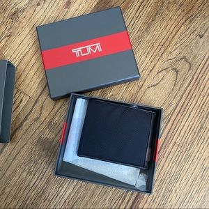 NWT Men’s Tumi Wallet